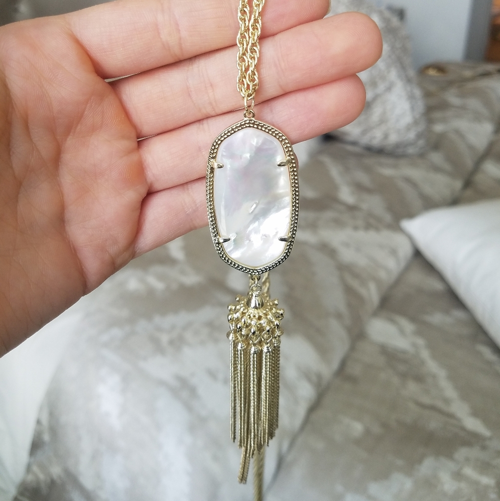 Kendra Scott necklace